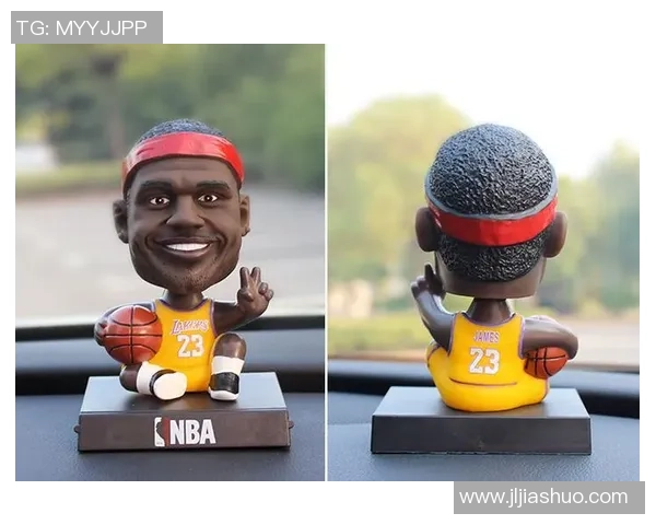 球星汽车挂件足球，个性化装饰彰显球迷魅力，完美结合运动与汽车文化