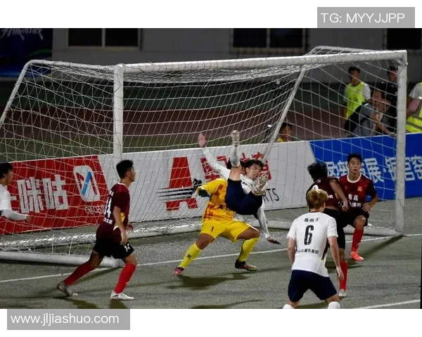 女生视角热议足球球星魅力与球场表现的独特观察